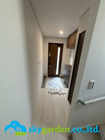 平塚市平塚３丁目　未入居戸建　全15邸9号棟の玄関