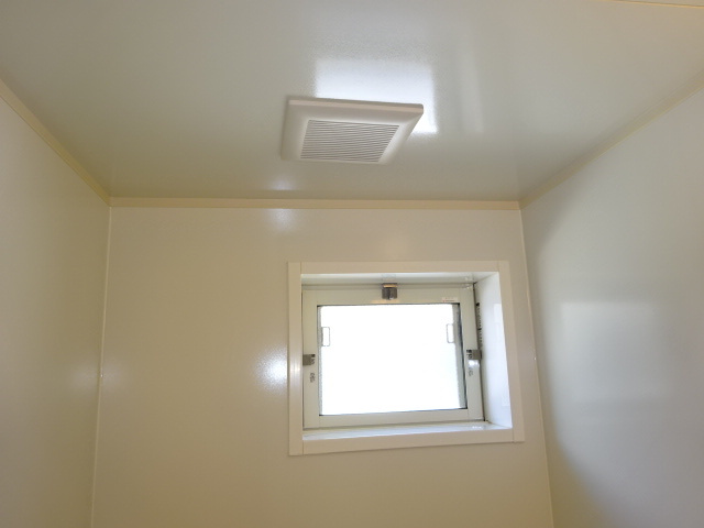 パラシオンの浴室|浴室窓・換気扇