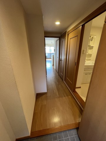 プラネットAの玄関