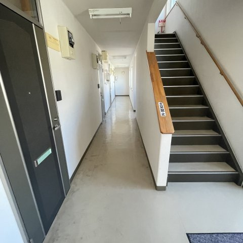リジェ中島のエントランス