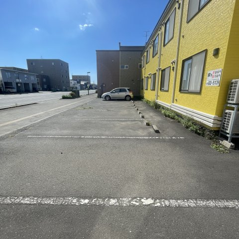 リジェ中島の駐車場