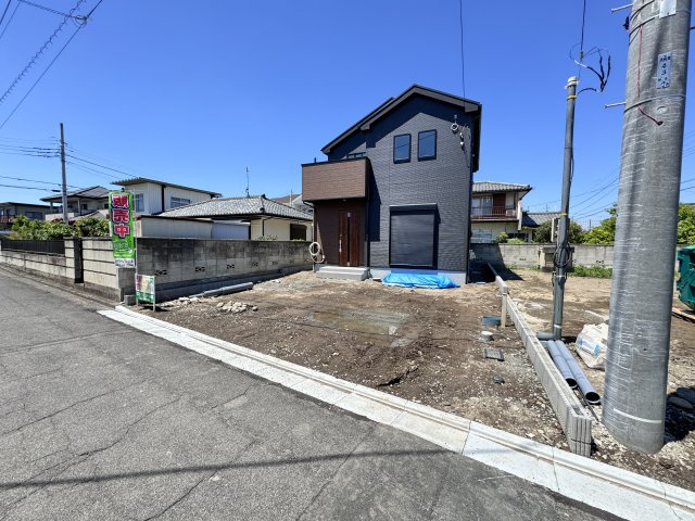 新築　前橋市大利根町23-1期　LIGNAGE　1号棟の駐車場|現地写真　駐車スペースは建物南側に並列3台分可能です！

