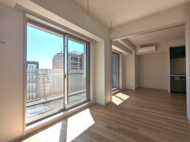 JMFレジデンス蔵前鳥越の設備|南向きのリビングと5帖洋室、取り外し可能な室内物干し設備あります