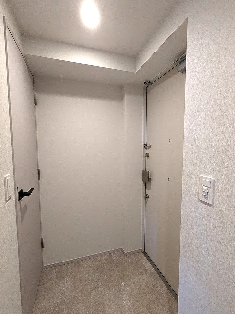 JMFレジデンス蔵前鳥越の設備|ディンプルキーのダブルロックセキュリティ、人感センサー付玄関ライトです