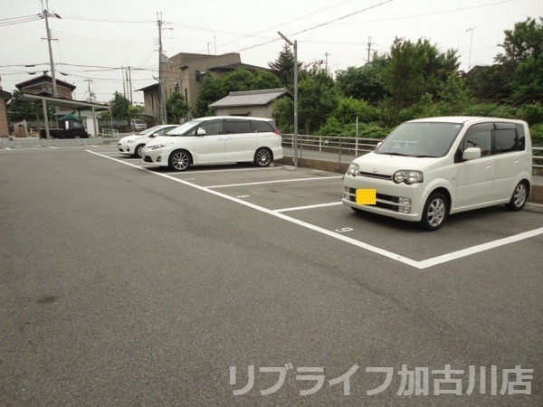 メゾン山本２　の駐車場