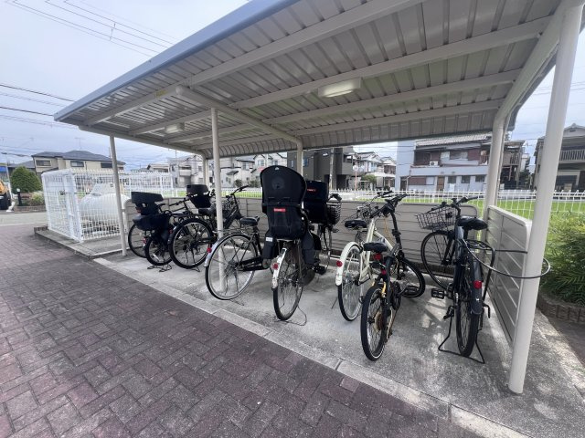 ローレルコートＳの駐車場