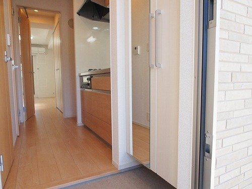 メゾンサンライズの玄関