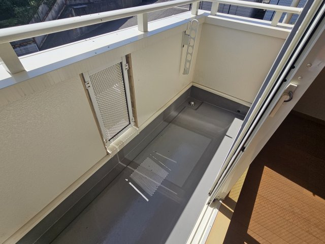 明石市大久保町大窪のアパートのバルコニー