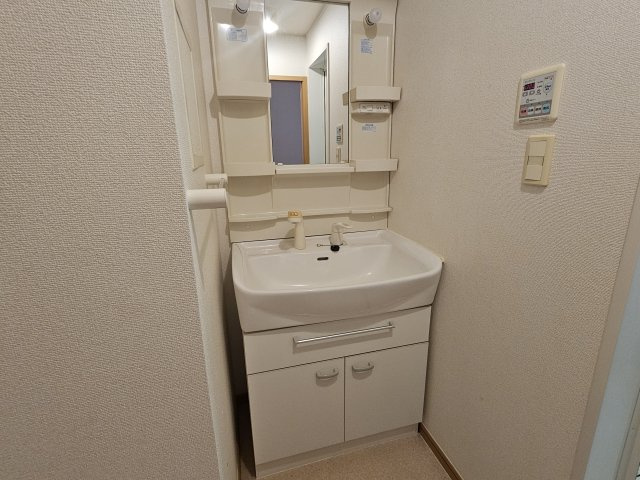 明石市大久保町大窪のアパートの洗面所