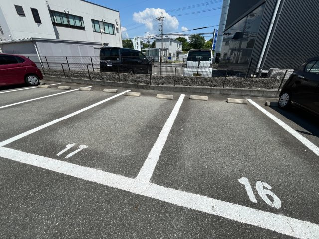 リッツハウスM＆R B棟の駐車場