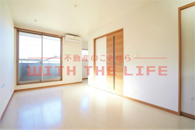 エスカレント国分【キャッシュバック対象物件】の内装|明るい色調の室内です