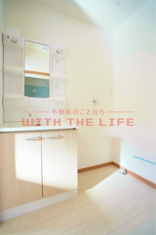 エスカレント国分【キャッシュバック対象物件】の洗面所|明るい洗面所です