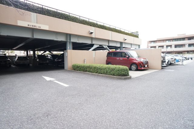 グランヒルズ本八幡の駐車場|駐車場。要空確認。