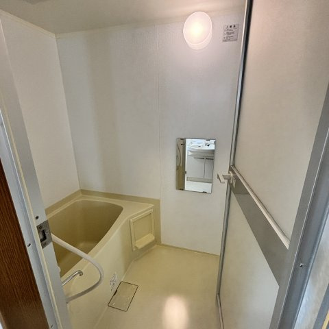 朝日ハイツの浴室