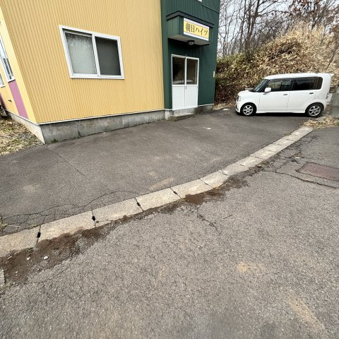 朝日ハイツの駐車場