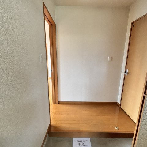 朝日ハイツの玄関