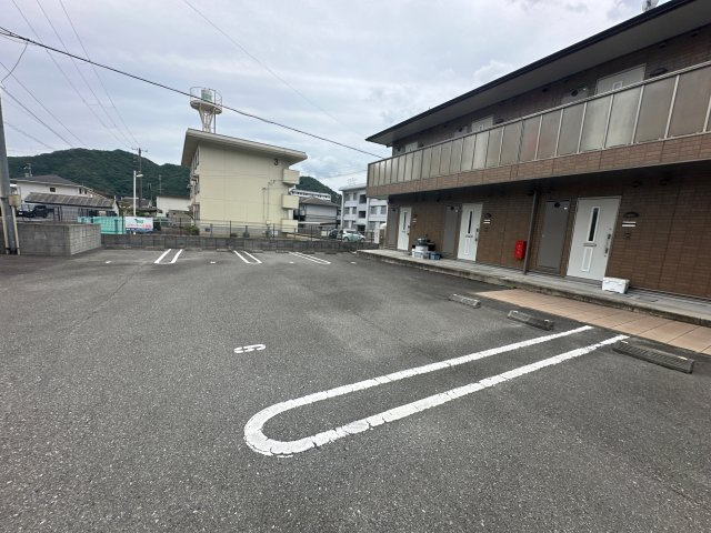 プランドール砥堀の駐車場