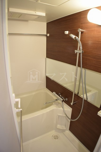 LC本町東Ⅲの浴室