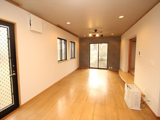 【居間・リビング】 | 伊東市吉田　中古戸建