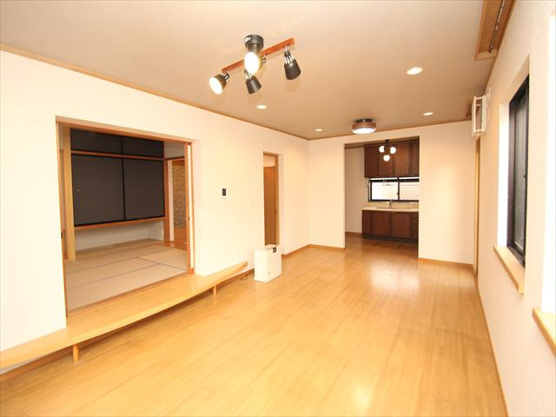 【居間・リビング】 | 伊東市吉田　中古戸建