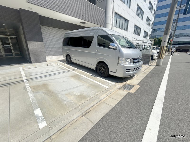 ライブガーデン江坂8 　介手数料無料の駐車場
