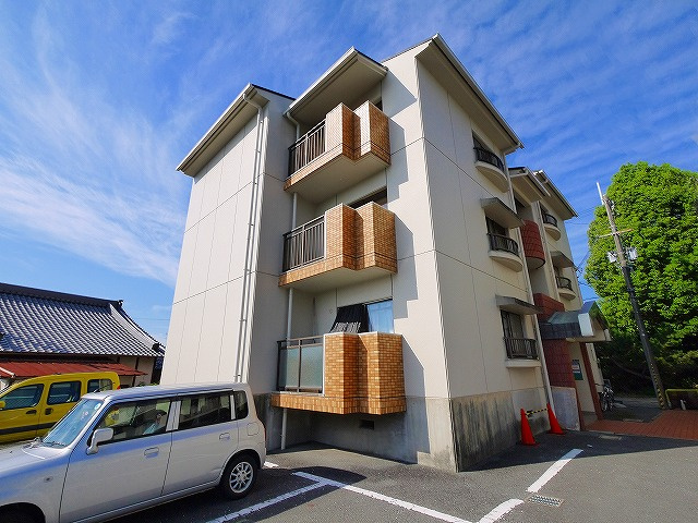 尼ヶ辻ハイツⅢの外観|外はこのようになっています