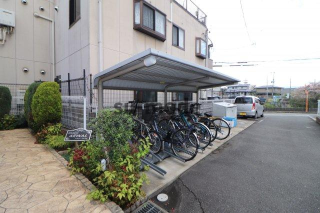 メゾン・アリナルの駐車場