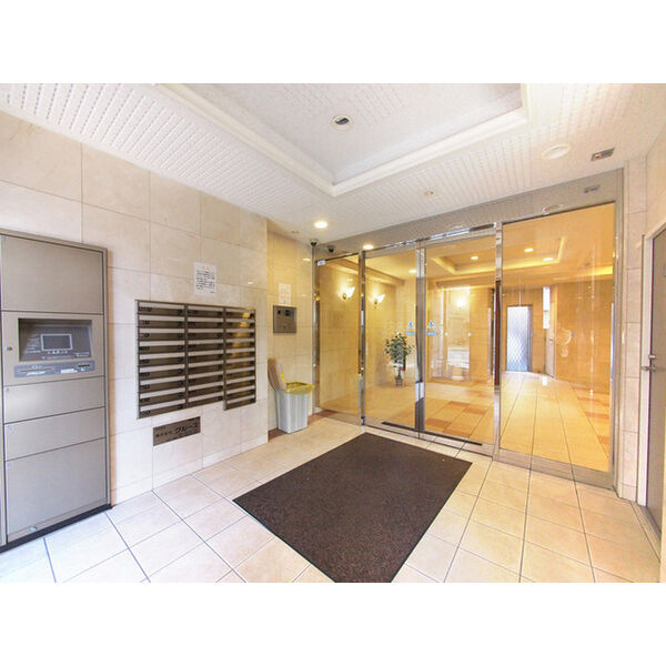 クピットガーデン千代田のロビー