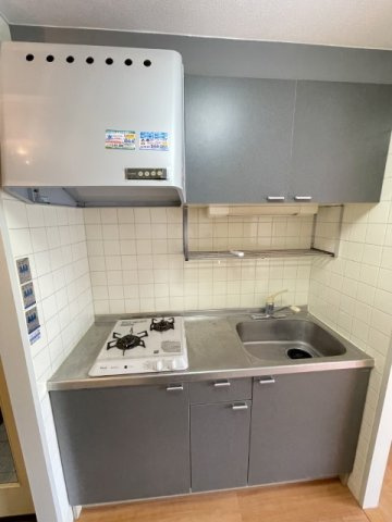 ジュネス新在家のキッチン|2口コンロのシステムキッチンです