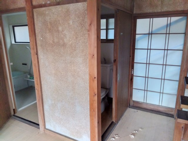 売土地　三島市谷田のその他|現在上物があります。解体更地渡しになります。室内の参考画像です。