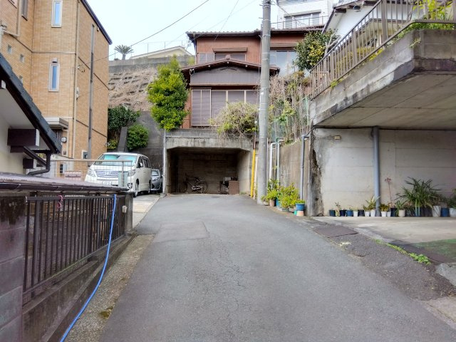 売土地　三島市谷田の前面道路含む現地写真|閑静な住宅地に位置しているので静かで落ち着いた雰囲気です。