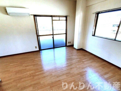 【洋室】 | 第2沖浜ビル | 落ち着いた色調の洋室です