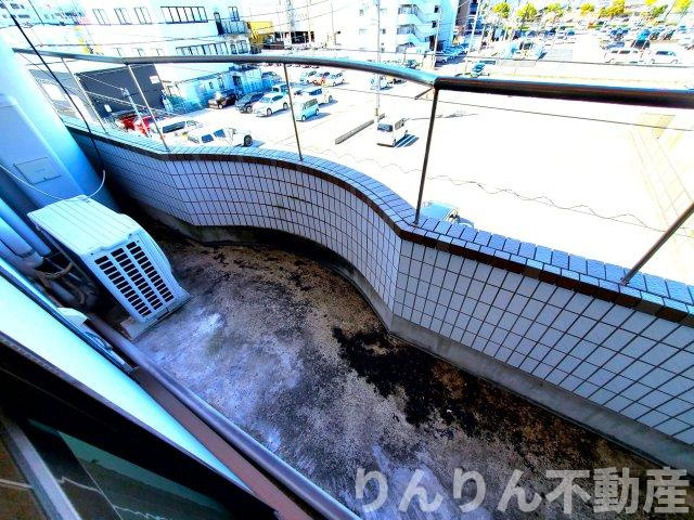 【バルコニー】 | 第2沖浜ビル | 開放的で明るい空間を演出してくれるバルコニーです