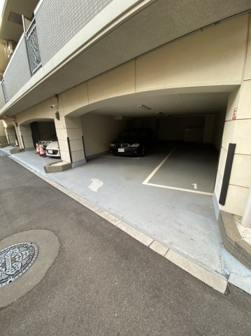 アーバンパレス目白台の駐車場