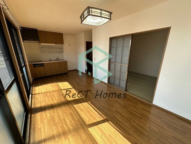 姫路市玉手３丁目のハイツの居間・リビング