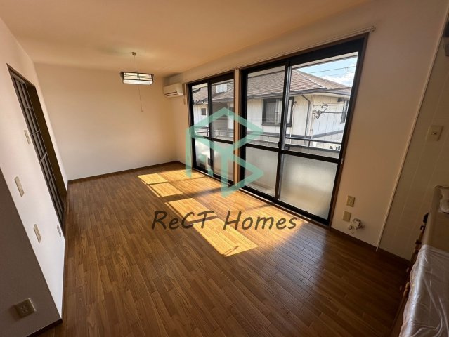 姫路市玉手３丁目のハイツの居間・リビング