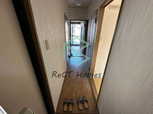 第5山下ハイツの玄関