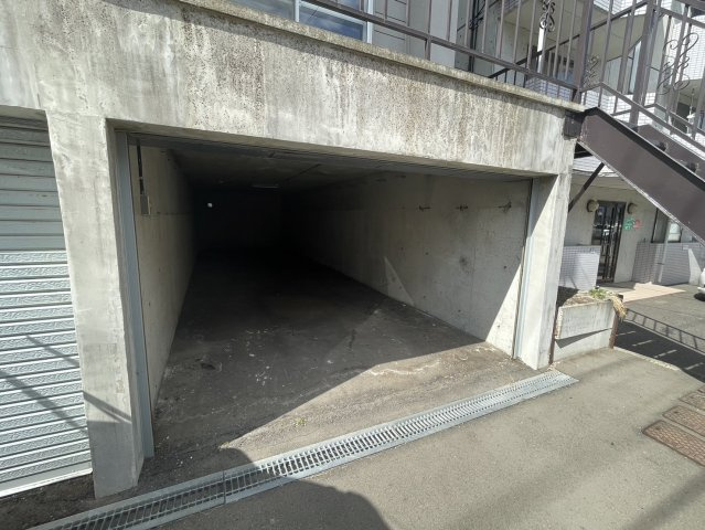 札幌市豊平区月寒東二条１１丁目のアパートの駐車場