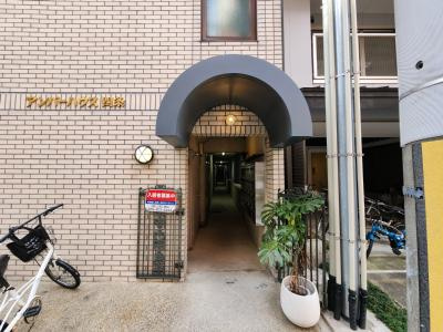 アンバーハウス四条のエントランス