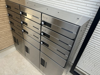 【その他共用部分】 | ウェルスクエア西宮甲東園 | 集合ポストと宅配ボックスです