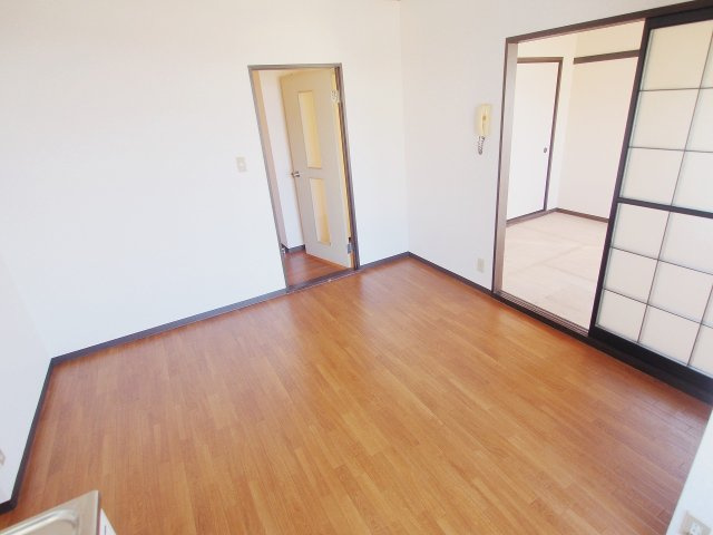 コーポ稲荷Bの居間・リビング