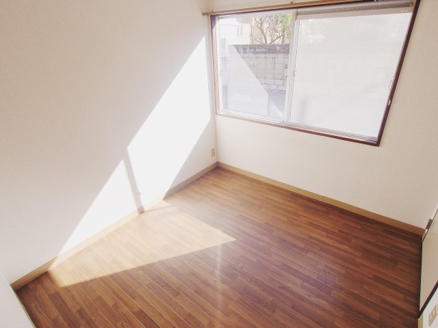 コーポ稲荷Bの洋室