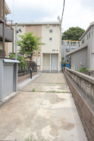 レオネクスト六番館のエントランス