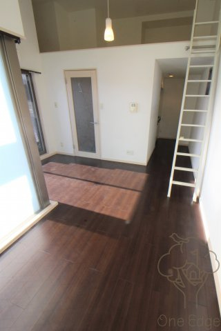 T-SQUARE梅田WESTの居間・リビング
