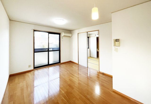 メゾンクレストの居間・リビング