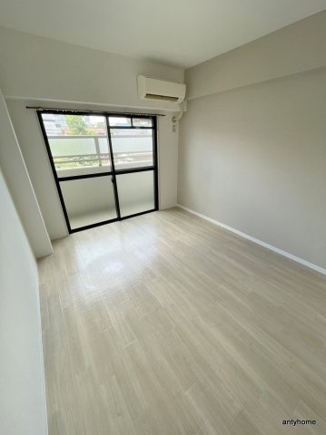 パインコート江坂2　仲介手数料無料の洋室