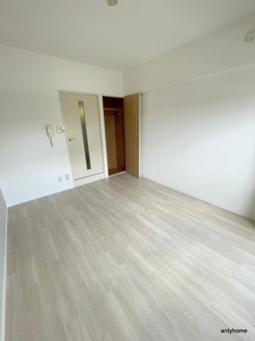 パインコート江坂2　仲介手数料無料の洋室