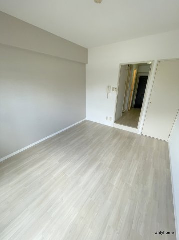 パインコート江坂2　仲介手数料無料の居間・リビング