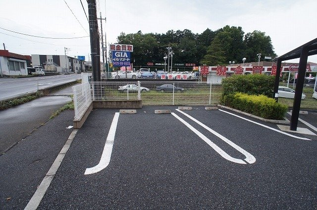 リバーサイドヒルの駐車場