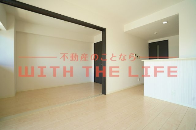 モントーレヒルズ悠【キャッシュバック対象物件】の居間・リビング|ゆったりとしたリビングです